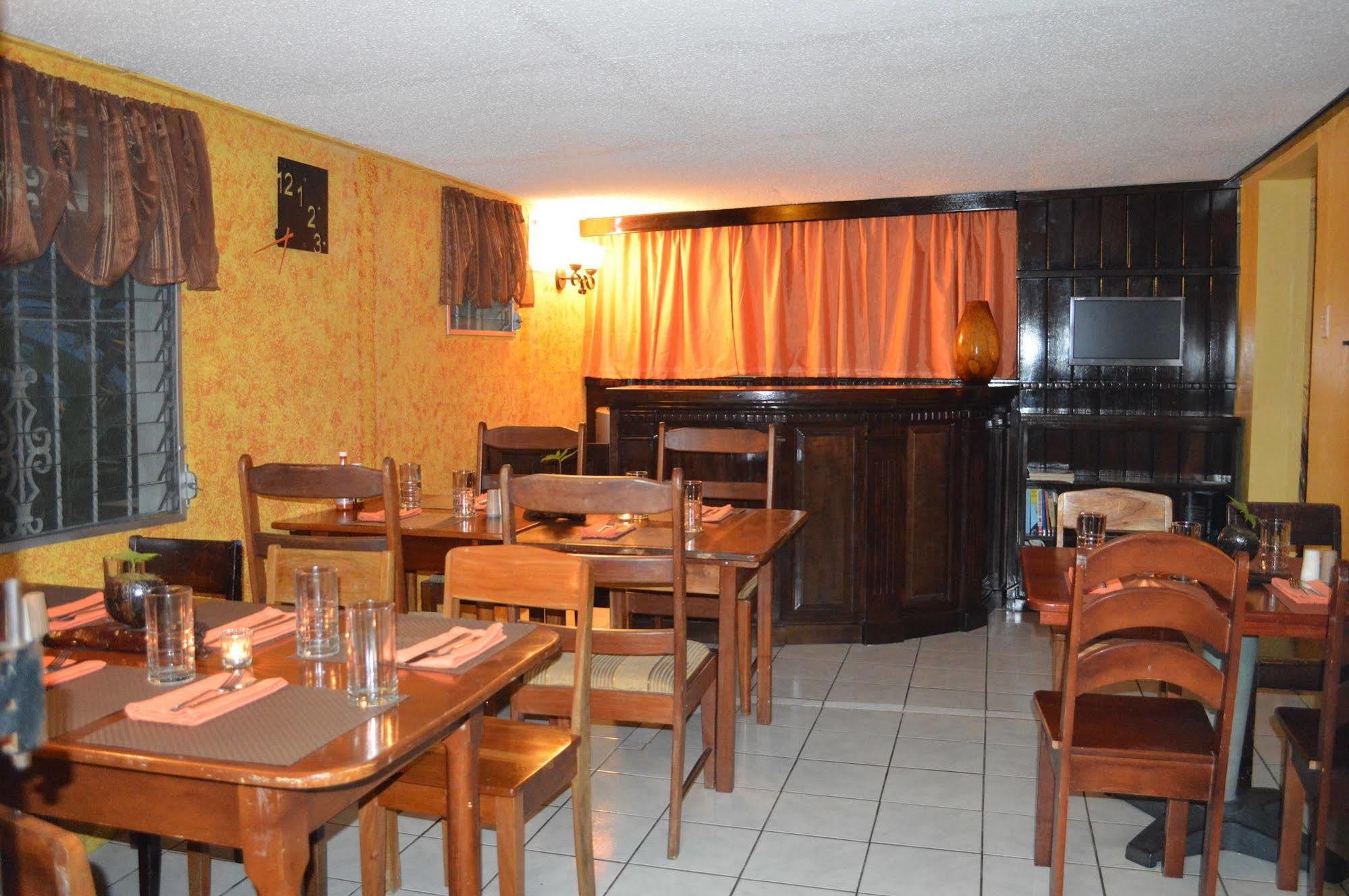 El Rey Hotel Belmopan Exterior photo